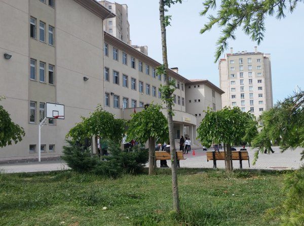 TOKİ Kayaşehir Anadolu Lisesi Fotoğrafı
